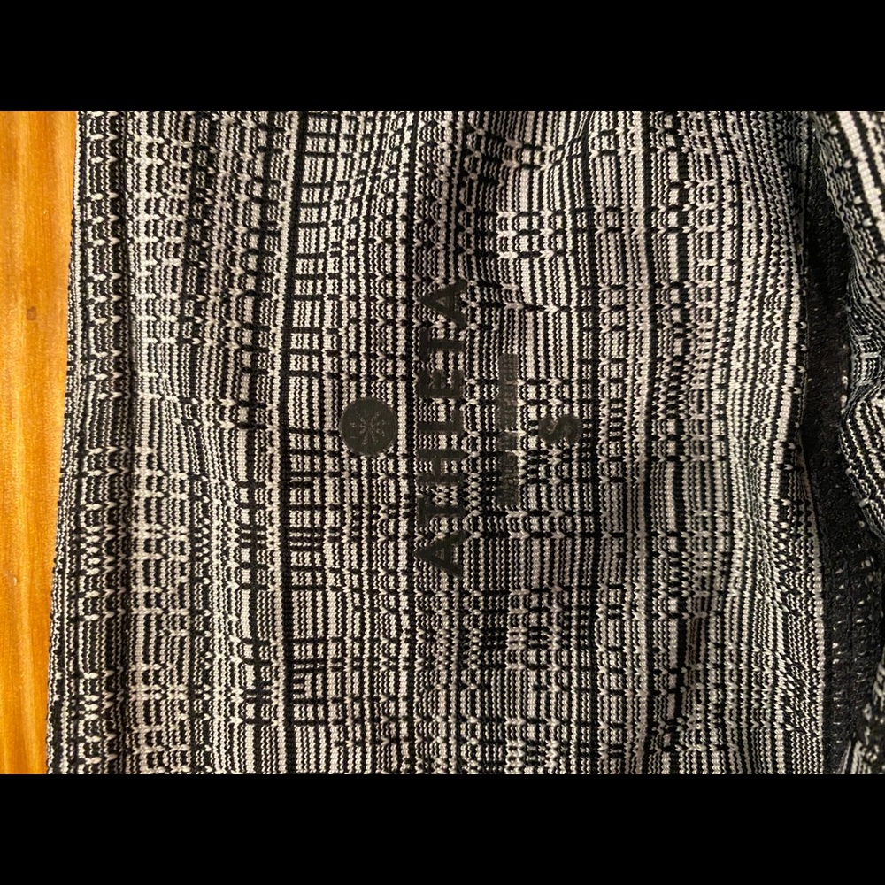 NEW Athleta jacquard mesh chaturanga capri - Picture 5 of 11
